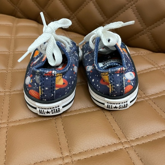 Toddler Space All Star Converse size 5 - Picture 4 of 5